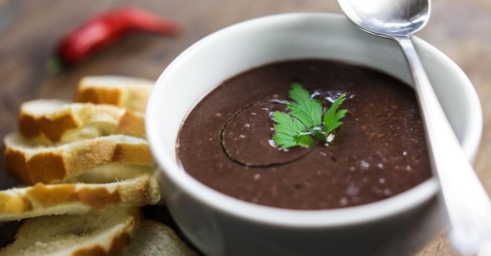 Sopa de Feijão com Mostarda